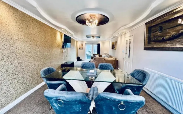 Manchester Sweet Home - Spacious 7BR House
