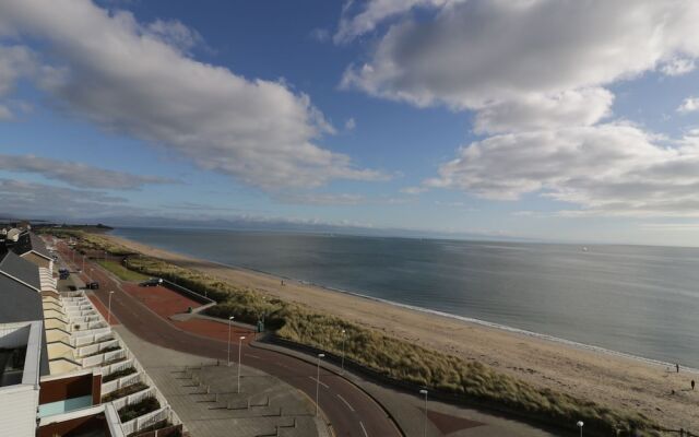 Penthouse 18, West End Point