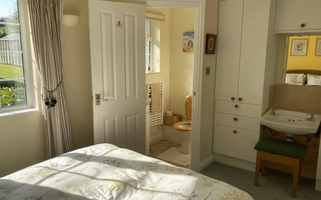 October House Holiday Cabin