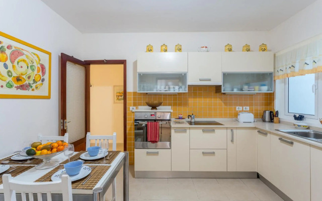 Front line beach with fantastic terrace.