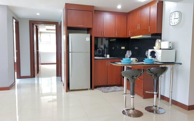 A Large 2 BR-3 Baths 207 Downtown