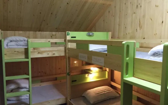 No.2 Courtyard Youth Hostel