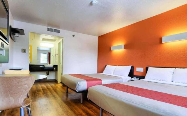 Super 8 by Wyndham Petaluma