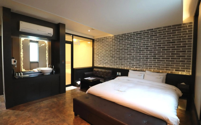 Airport Hotel