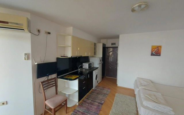 Violet Studio Apartment