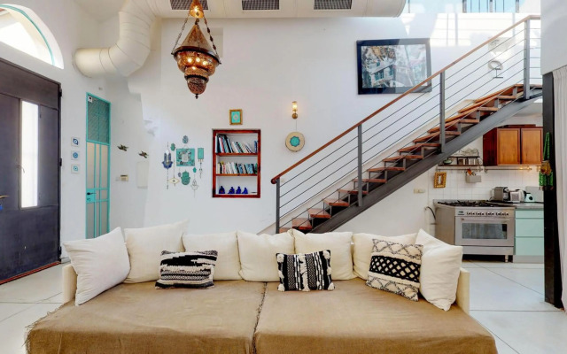 Roman Atmosphere by HolyGuest