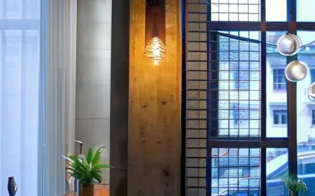 Zero Five One Seven Boutique Hotel (0517 Hotel)