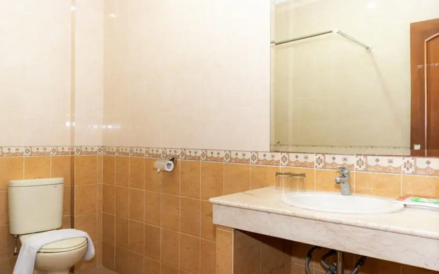 RedDoorz Plus Syariah near Java Supermall Semarang 2