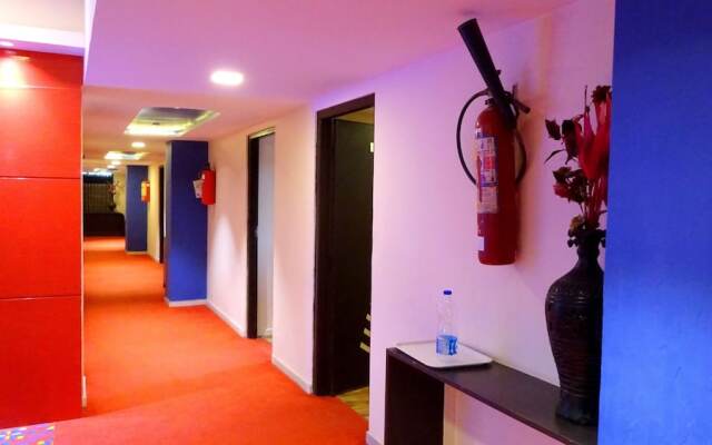 Hotel Blue Moon by Sky Stays