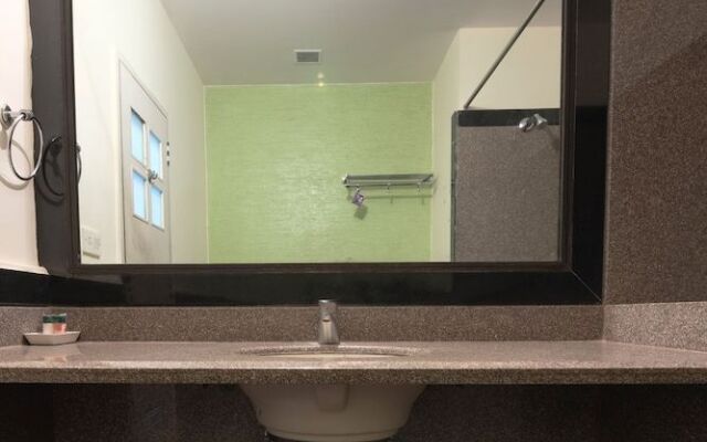 OYO 345 Hotel Red Mount Aquilla