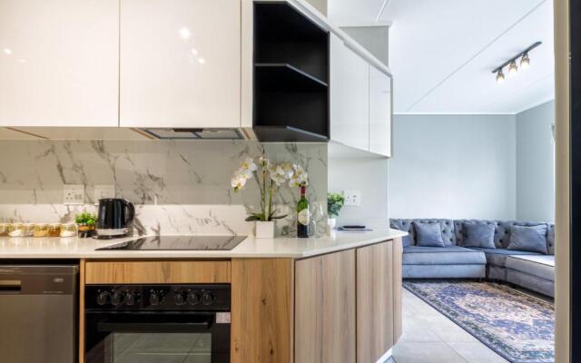 Lovely 1 Modern bedroom in Waterfall City