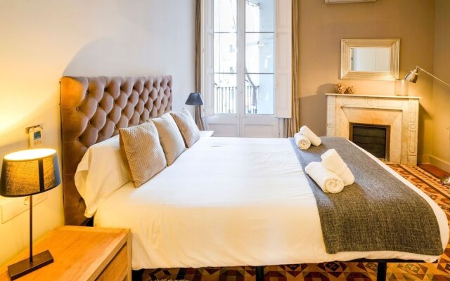 Luxurious Apartment For 9 People Recently Renovated In The Center Of Barcelona