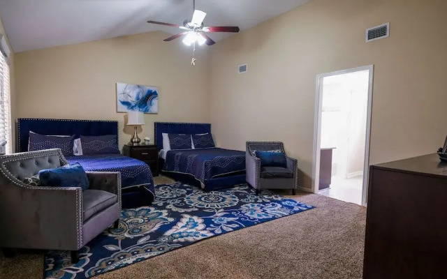 3Bdrm 2.5Bath 6Beds - Pool House