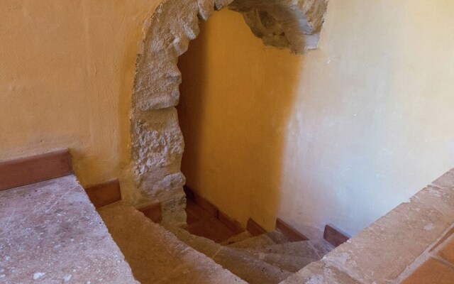 Stylish Villa in Fraissé-des-corbières With Swimming Pool