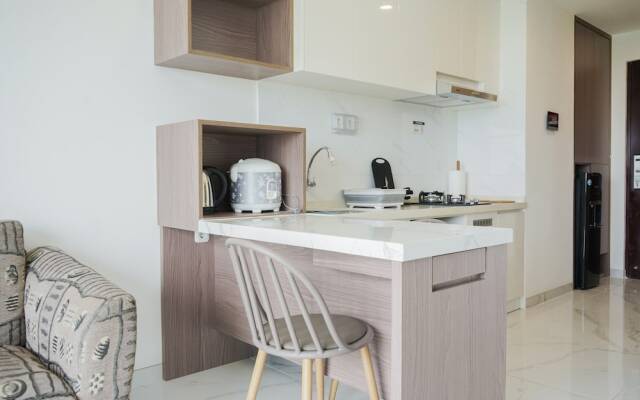 Homey And Cozy Living 2Br At Sky House Bsd Apartment