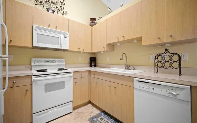 L'Pavia - Two Bedroom Condo