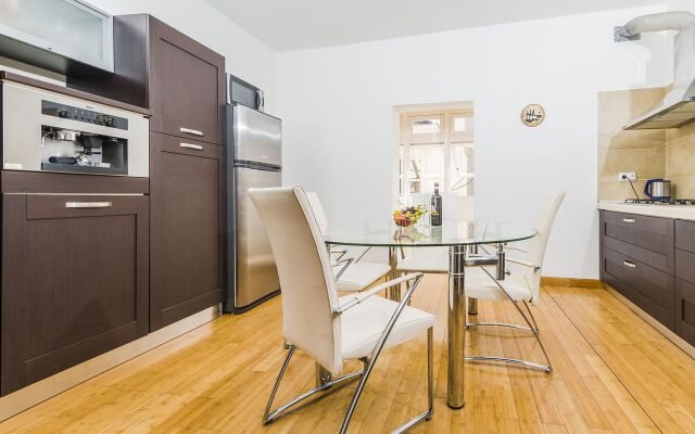 Marble Arch Home