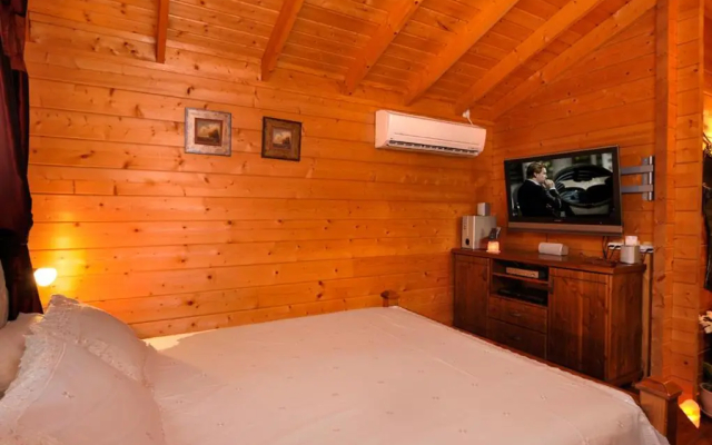 Spa Chalets In Olive Grove
