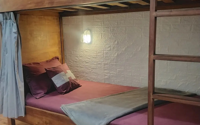 Semeru Hostel Malang - Adults Only