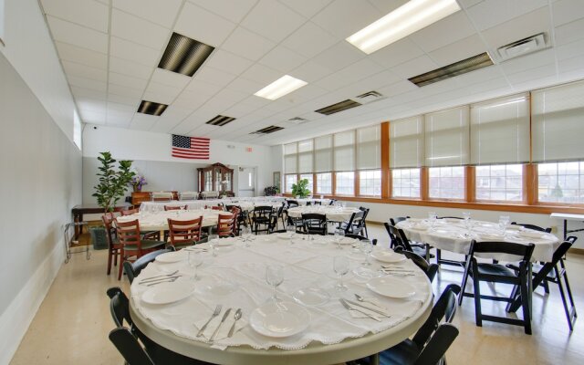 Conference Center & Pond: New Kensington Apartment