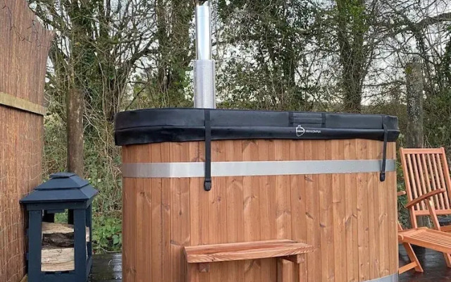Tranquil Cabin Retreat Near Chepstow