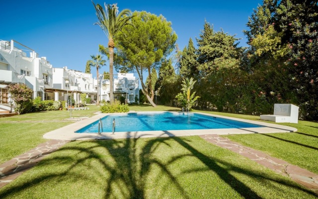 SE-Spacious townhouse in Nueva Andalucia Roomservice