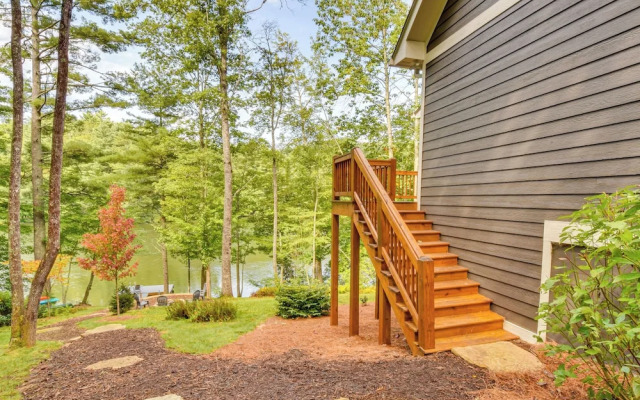 Sapphire Lakefront Cabin w/ Dock, Kayaks + Canoe!