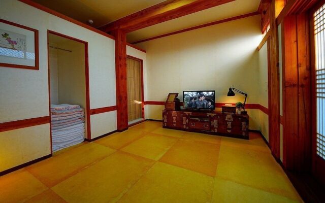 Jeonju Gwigeoraesa Hanok Stay