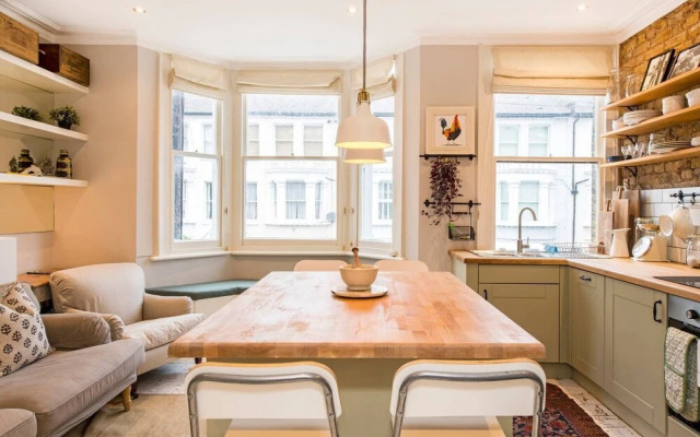 Charming, Recently Renovated 2-bed in Fulham