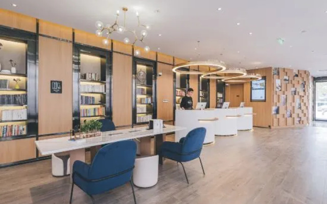 Shanghai Jiading Jiangqiao Jiayi Road subway station Atour Hotel