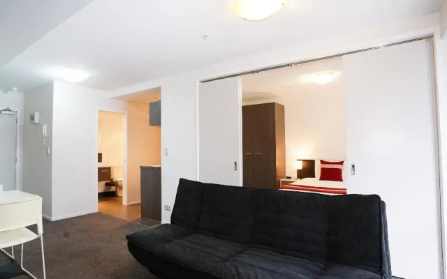 Bianco Off Queen Apartments