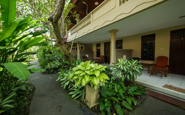 Airy Kuta Kartika Plaza Gang Puspa Ayu 12 Bali