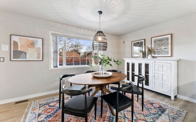 Scandinavian Chic – Hot Tub, Bikes and Lake Life!