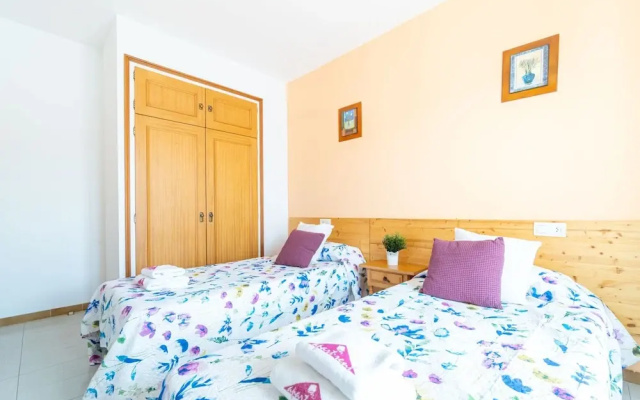Apartment in Empuriabrava With Lake Views