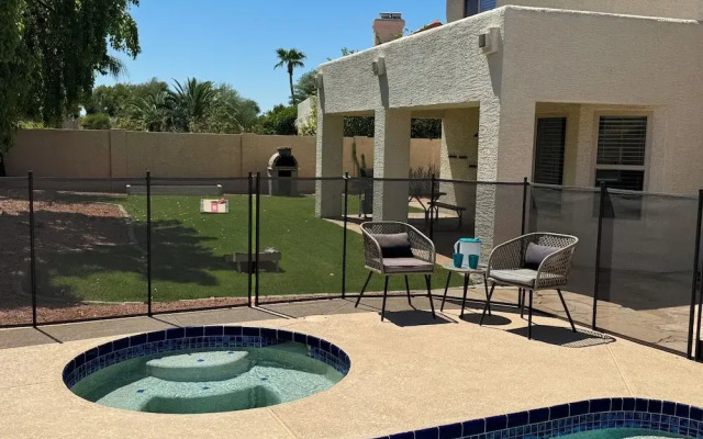 Red Mountain Retreat 5 BDR w/ Heated Pool!