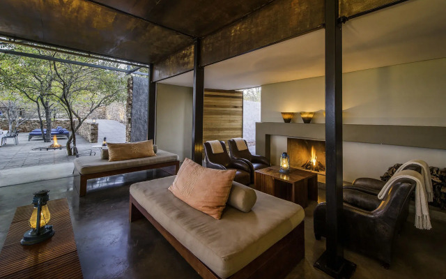 The Outpost & Pel's Post