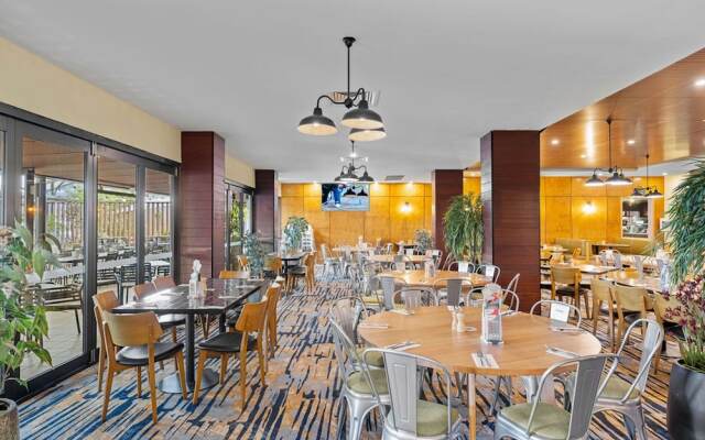 Morayfield Tavern & Motel