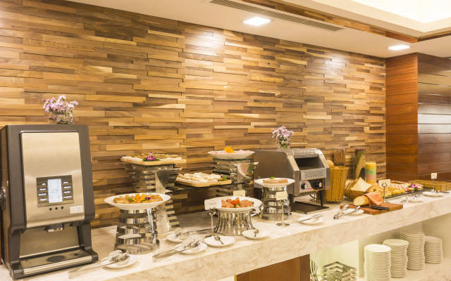 Winsuites Sai Gon Hotel