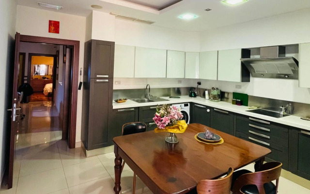Valletta Collection - Merchant Str Apartment with large yard
