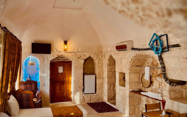 Mons Masius Hotel