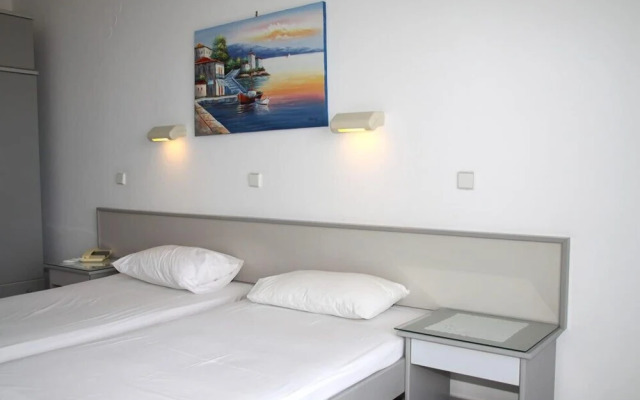 Lagonas Beach Hotel