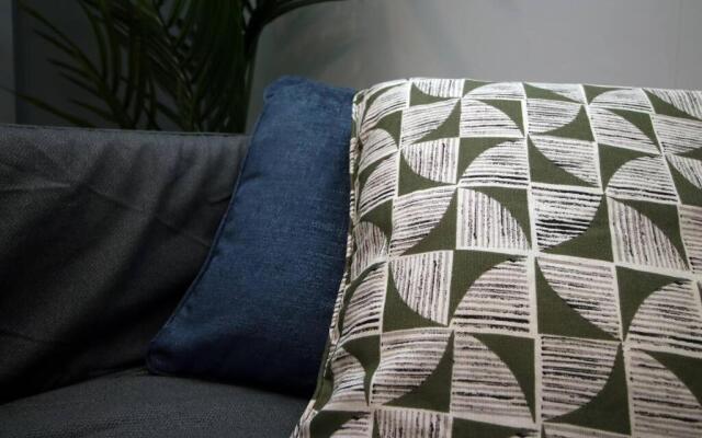 Stylish Home in Port Tennant - 4BR Free Parking!