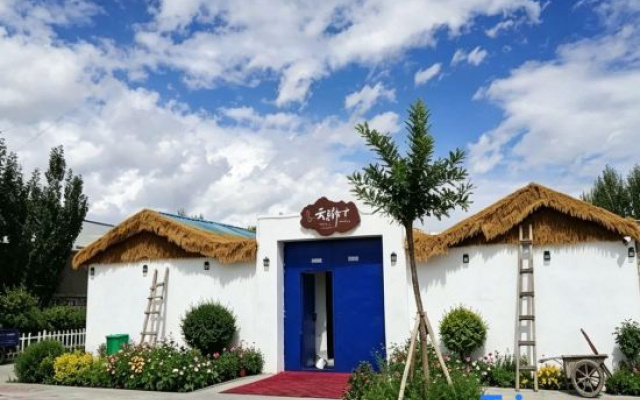 Yunjiaoxia Homestay (Batie Night Market)
