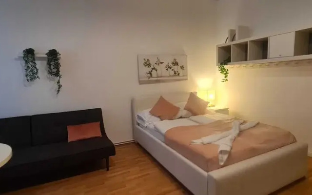 Elegant 2BR Prime Central Location