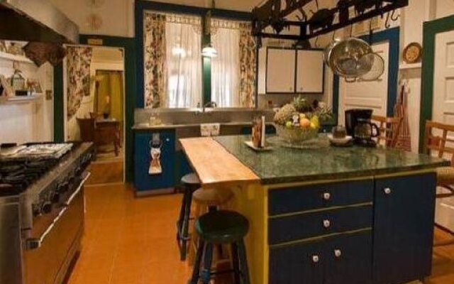 Haiku Plantation Inn Bed & Breakfast