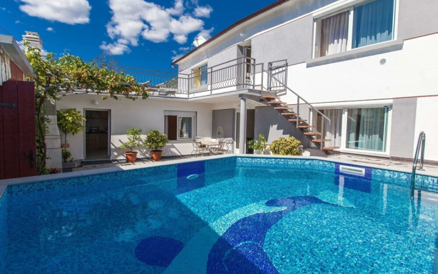 Adorable Holiday Home With Private Pool & Great Terrace