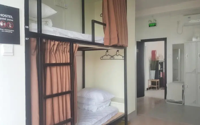 Houselet Hostel