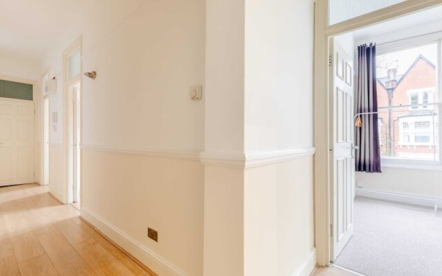 Roomy 3BD by Hampstead Heath!