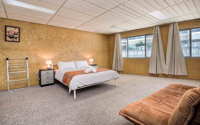 Conveniently Located Studio In Surfers Paradise