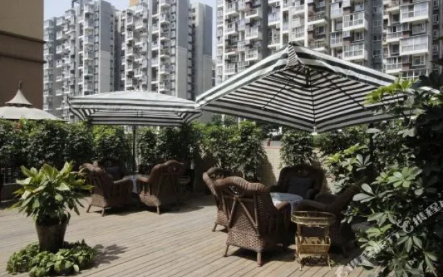 Huachen Yingxiang Business Hotel